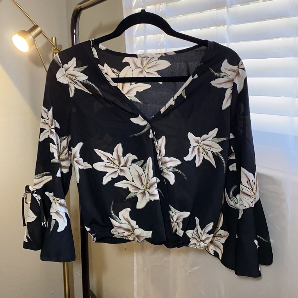 Black floral top - Picture 1 of 6